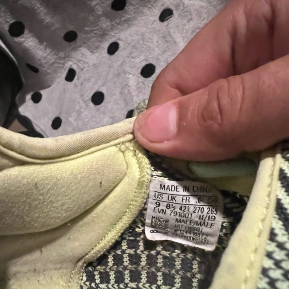 Adidas Yeezy Boost 350 V2 - Picture 9 of 9